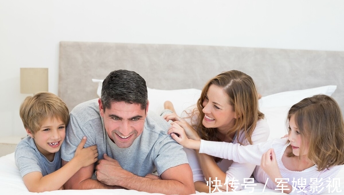 爸爸|爸爸身高一米八,儿子竟是“小矮子”,医生:饭后2个行为很重要