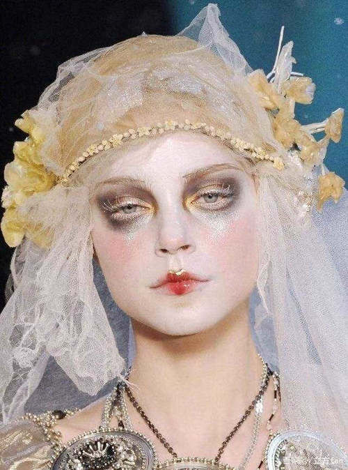 圣母泪妆为什么那么火怜悯众生的高级妆容