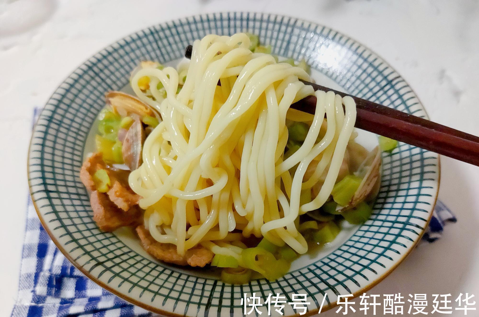 鲜美|打卤面怎么做才鲜美原来是在卤里加了它，汤鲜味美，好吃没够