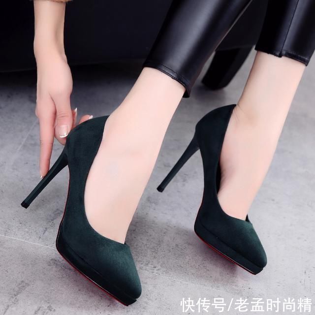 性感|爱穿高跟鞋的女人，气质绝对不会差，增高又性感