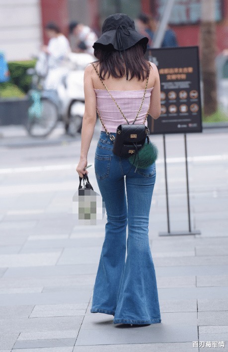喇叭裤“复出”“上紧下松”的设计太完美了!
