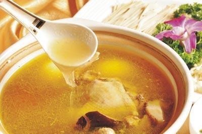 汤泡饭|爱喝汤的老人更长寿营养师不论好坏，尽量少吃浓汤泡米饭