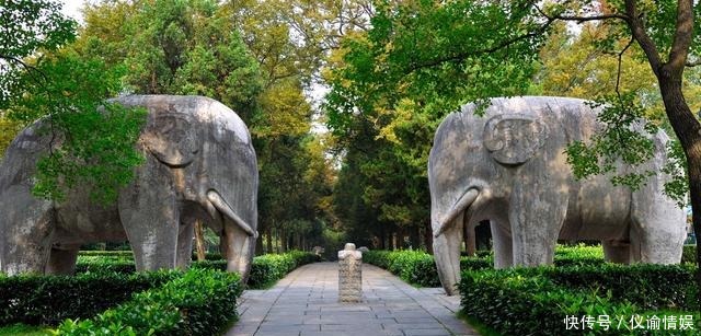 马列|古代帝陵前面为什么要放置石人石马列两边呢?