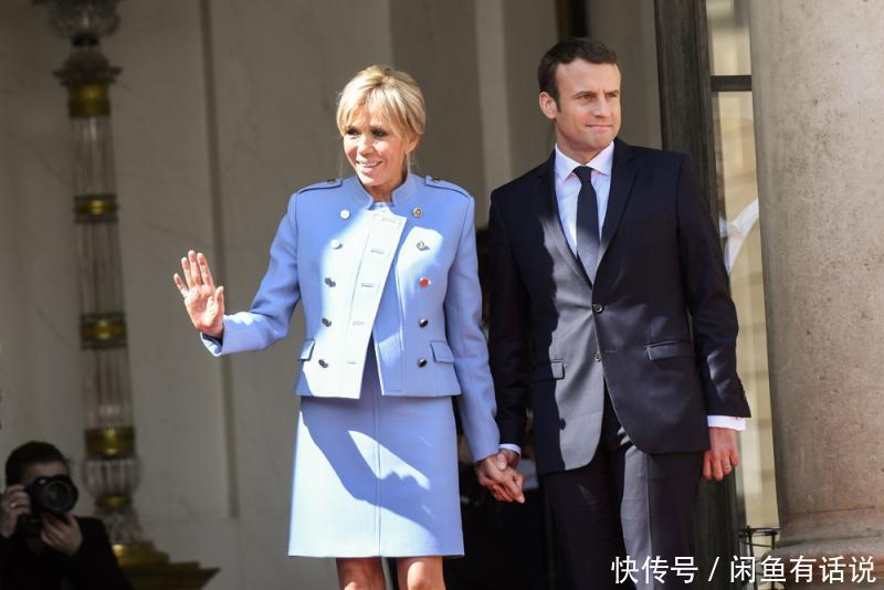 夫人|法国夫人终于换发型,扎小啾啾配西装好年轻,被老公全程牵着真甜