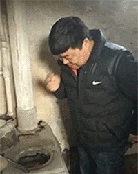 |搞笑GIF:老公你要相信我 我膝盖上面的伤就是这么来的