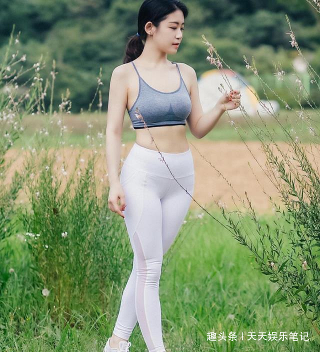 打底裤突显不凡的穿衣品位,尽显随性街头风