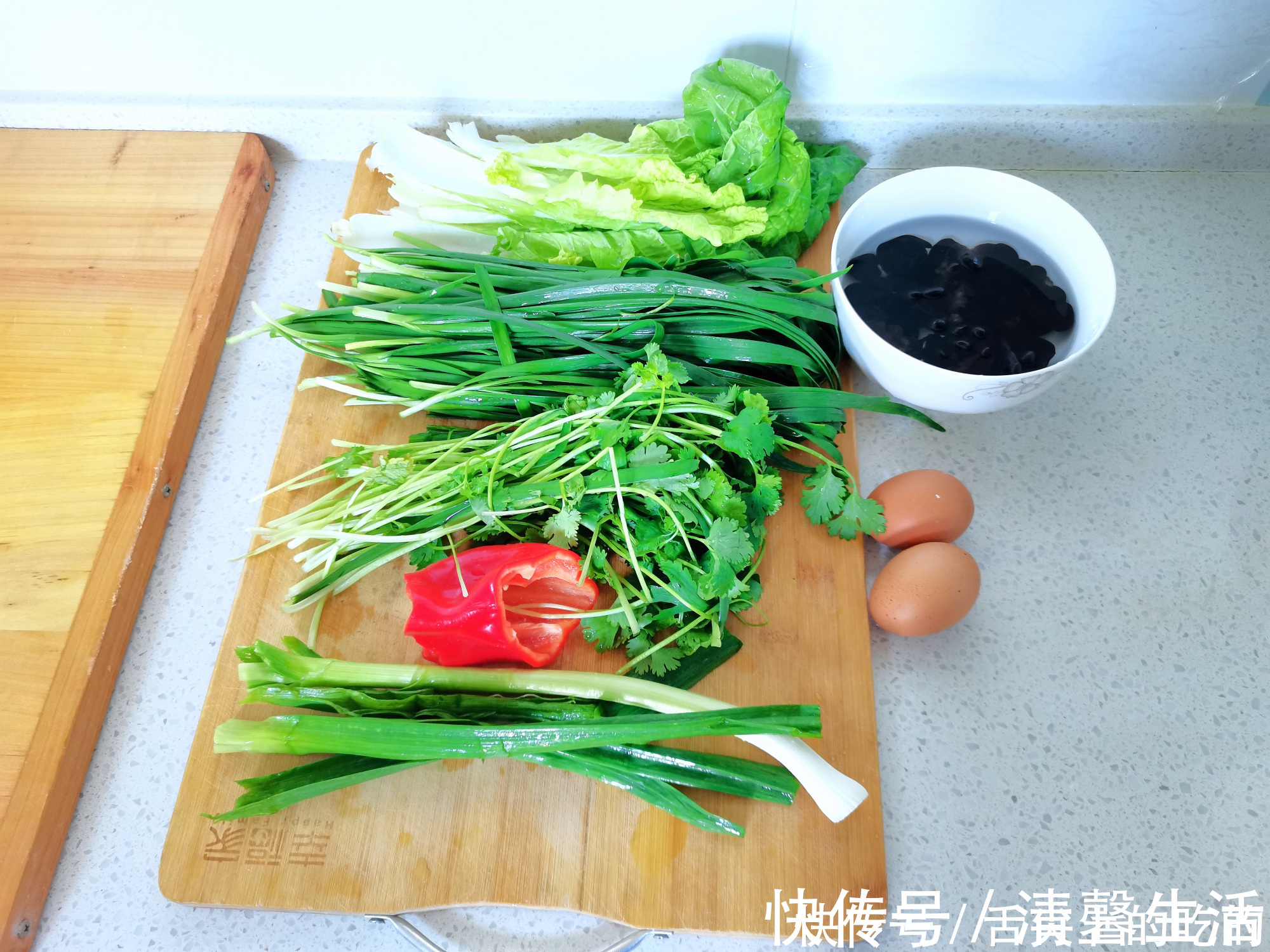 天冷多吃这个馅料的饺子，味道太鲜了，比吃肉还香，上桌就扫光