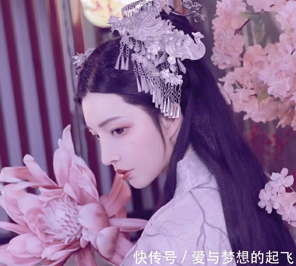 村长@推荐古言《嫤语书年》:她糊里糊涂的嫁过去,却真的被荣宠了一生