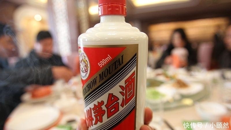 平民|中国白酒界的“小米”,靠15块的平民价,一年卖出12亿瓶