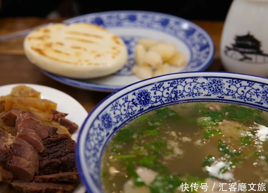 回民|西安最靠谱吃喝攻略:本地人告诉你,才不去回民街!