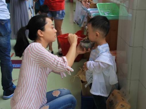 父母|毁掉孩子的,是过得“太舒服”,父母在三点上狠下心,才是爱孩子