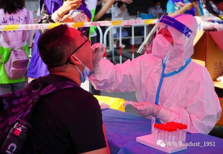 志愿者|山东科技大学迎来新生!志愿者前来接站,萌新一下车就能感受温暖