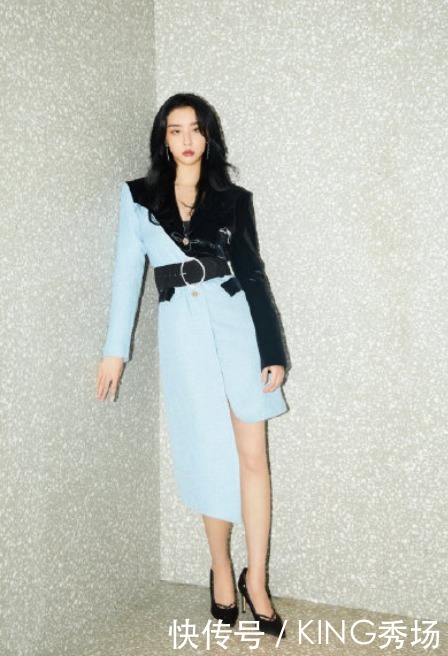 搭配|“清冷美人”赵小棠,穿深V领连衣裙,大秀完美身姿超吸睛