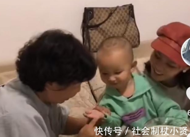 郭杜到景德镇过年,熊磊母女献殷勤,却不见熊父,网友:被抓了?