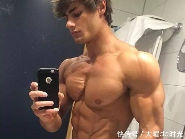 肌肉男|负重50斤跑5公里的军人与健身肌肉男 两者身体素质差距有多大