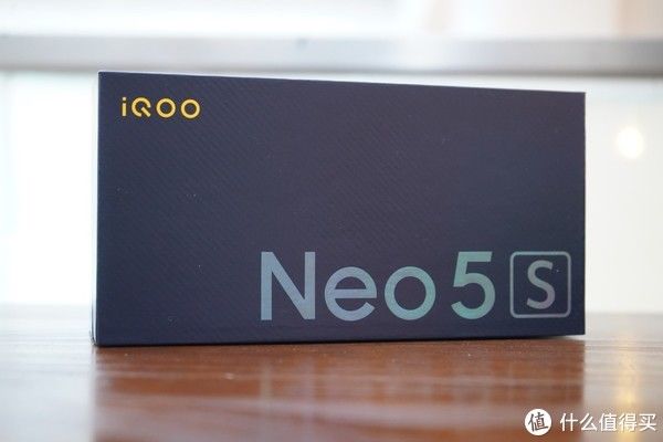 c10|iQOO Neo 5S开箱，独显加持，准原系统，这是你2022第一台手机吗？