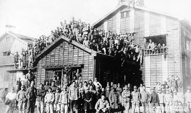 飞行员|日本逼学生造飞机,生产的全是劣品:曲线杀日军飞行员?