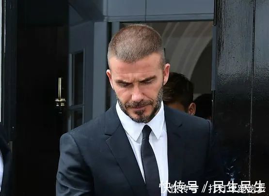 男士|45岁贝克汉姆也开始脱发了看来男士发量稀少,最好不要剪短发