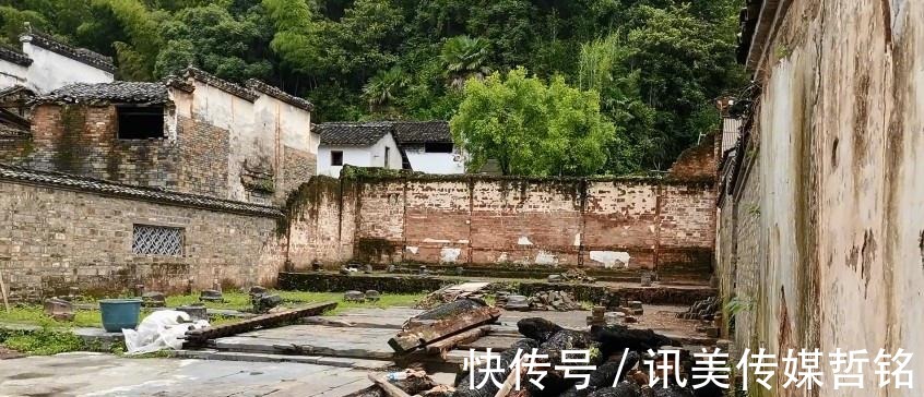 祠堂|黄山坑口古村，始建于明代的祠堂，一场大火仅剩几个柱础