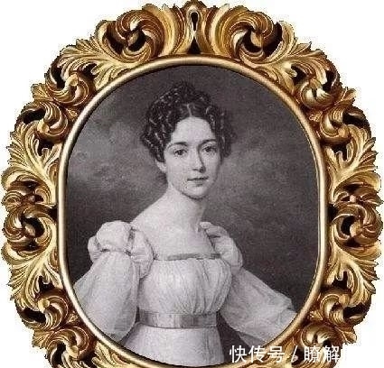 toi 对于女人来说,不管是多少岁,戒指都是生活中不可或缺的部分