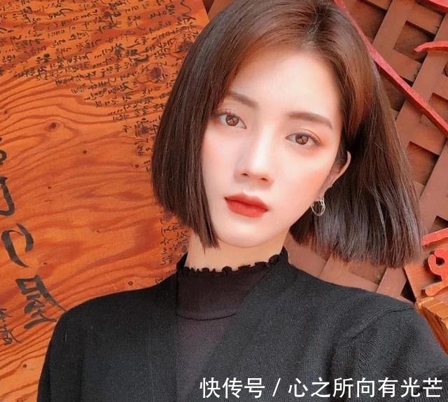 lily|小个子女生别留“黑长直”,今年最流行的4种短发,既显高又瘦脸!