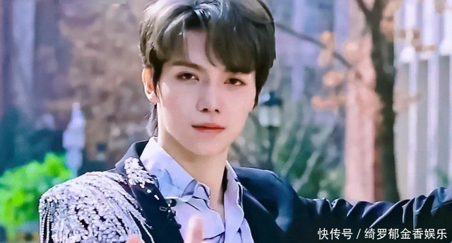 余景天 青3选手营业用力过猛两人吹同一个气球,打情骂俏引争议