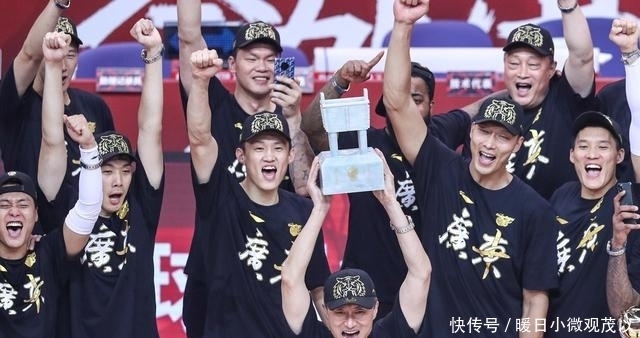 王薪凯总决赛爆笑“盯防”刷爆网络,求郭艾伦心理阴影面积