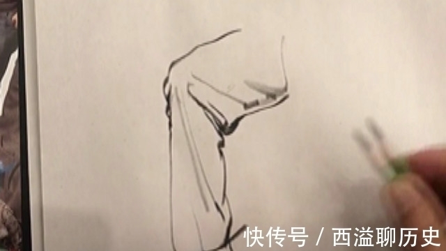 链子|美术生永远不掉链子,凌乱几笔让你怀疑人生,成品才找到灵魂