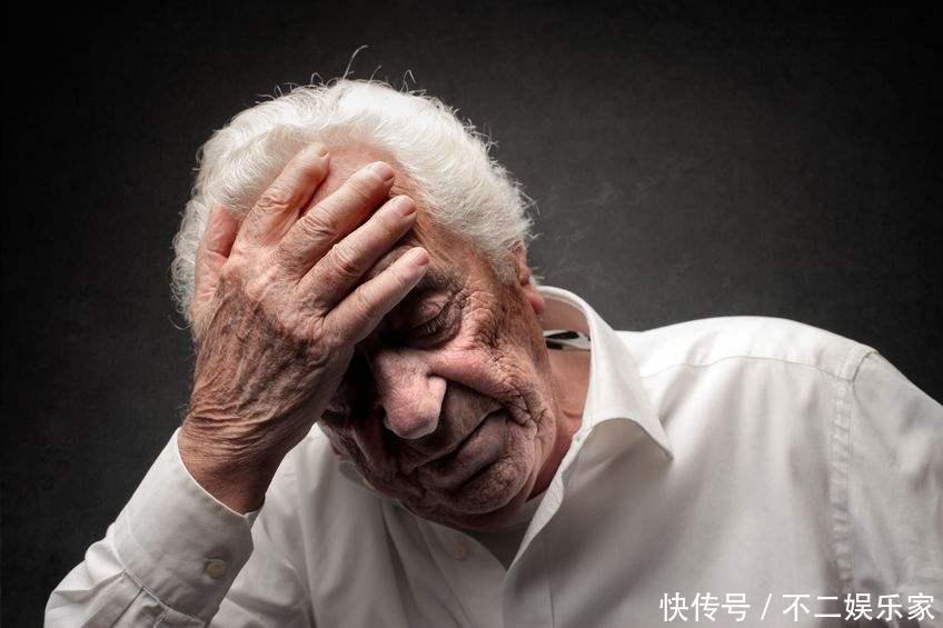 痴呆症|日本研究发现:有这种睡觉习惯的人,得痴呆的风险会增加一半以上