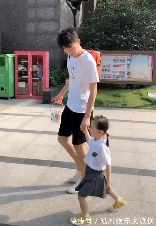 妹妹|大20岁的哥哥送妹妹去上学，怕被老师误会是爸爸，费尽心思扮年轻