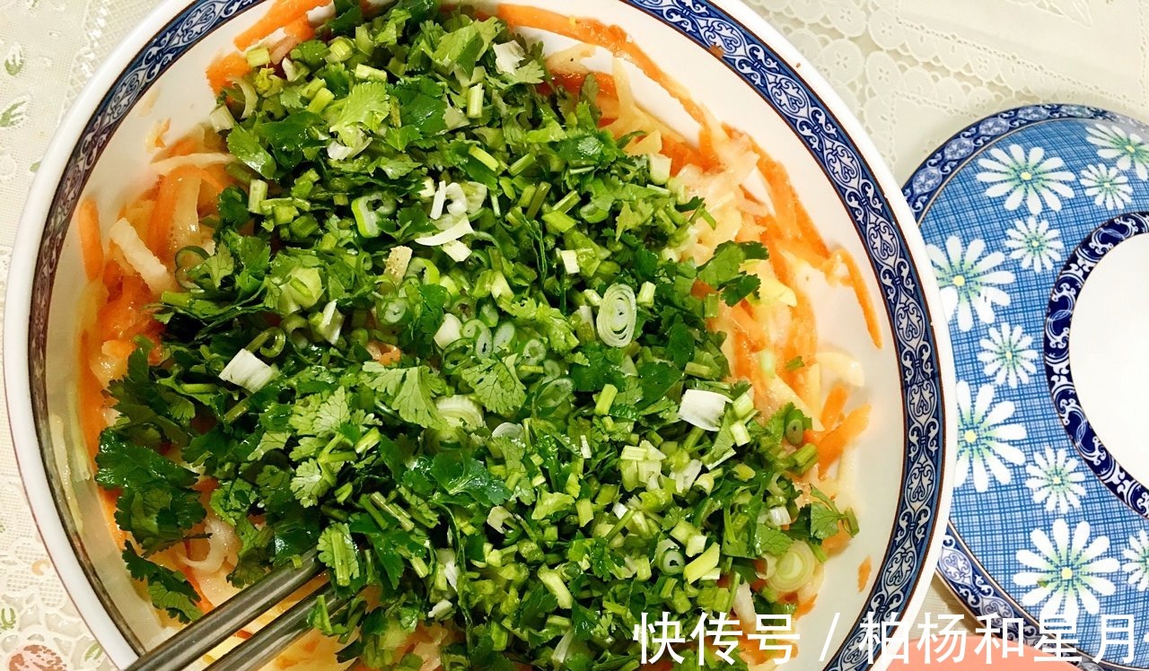 懒人版早餐饼的做法，不揉面不醒面，10分钟出锅，营养均衡更好吃！