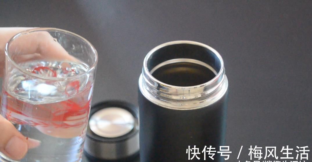 保温杯太深不好清洗, 教你一招, 不用洗涤剂, 细菌污垢洗得干干净净