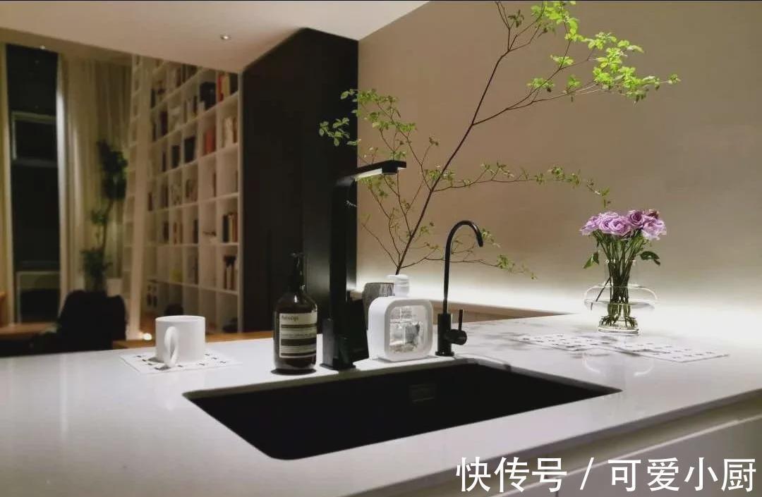 收纳|厉害了!35㎡迷你单身公寓,客厅挑空设计,装出了别墅大气感!