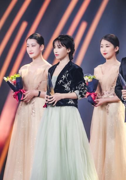 李子柒获评微博年度热点人物,让人看到生活另一种原生态的美好