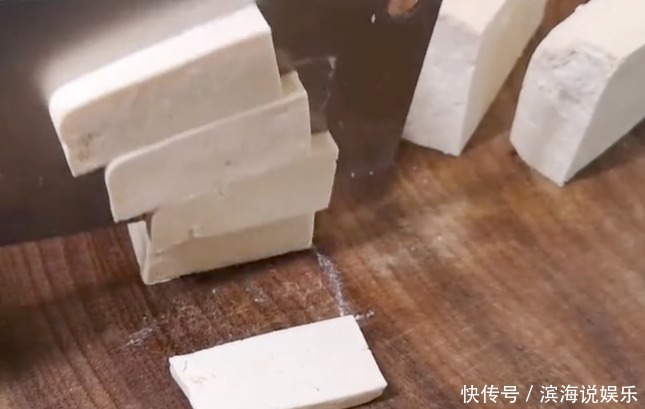 美味|豆腐不要炖着吃了,咱们来换个口味,酸甜美味,外酥里嫩,超好吃