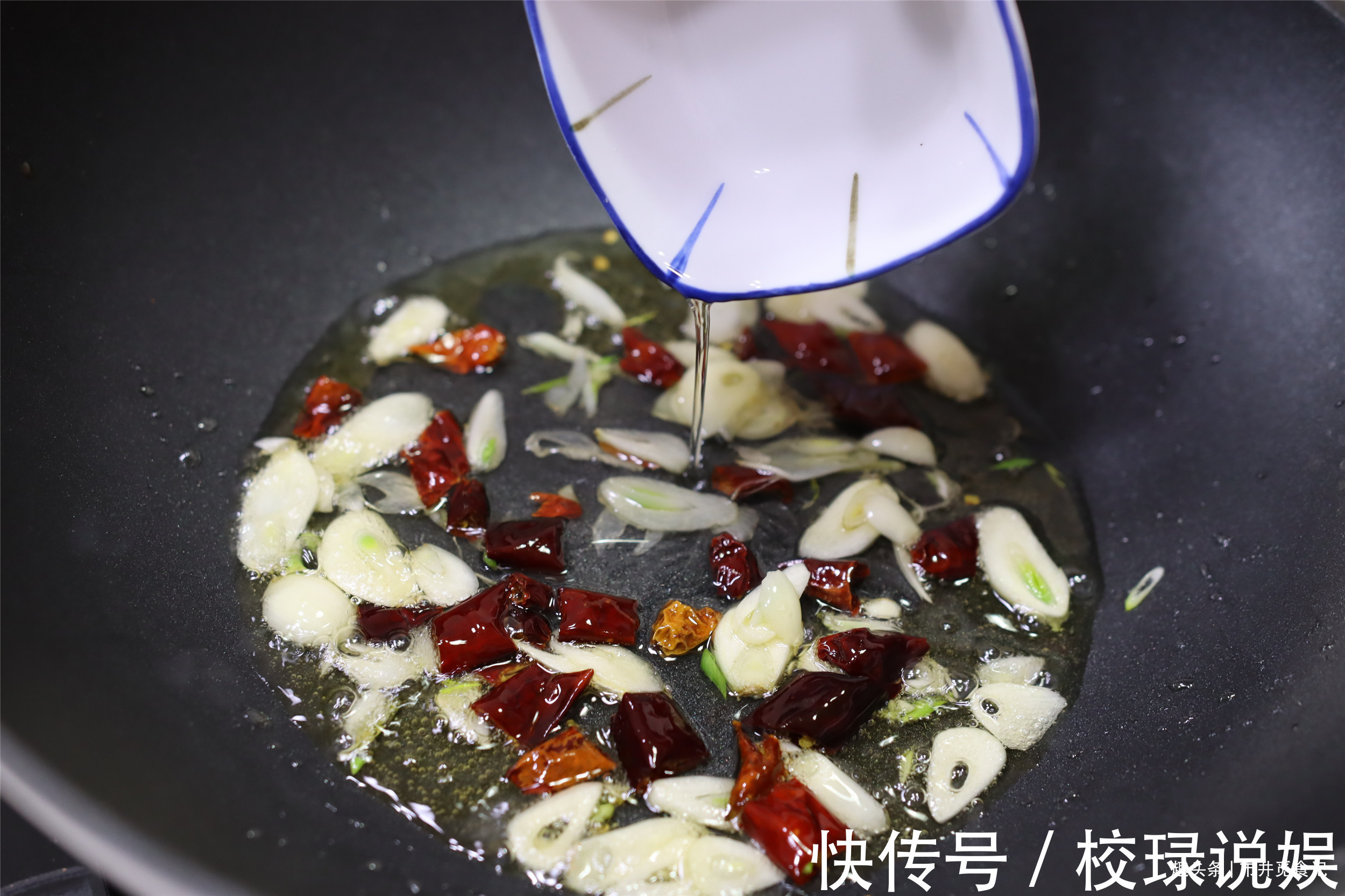 脆爽|炒土豆丝,什么时候放醋焯不焯水弄懂2个重点,土豆酸辣脆爽