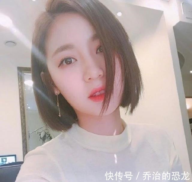 脸型 想拥有女神级偏分发型，不要忘记做这两件事，修饰脸型更有高级感！