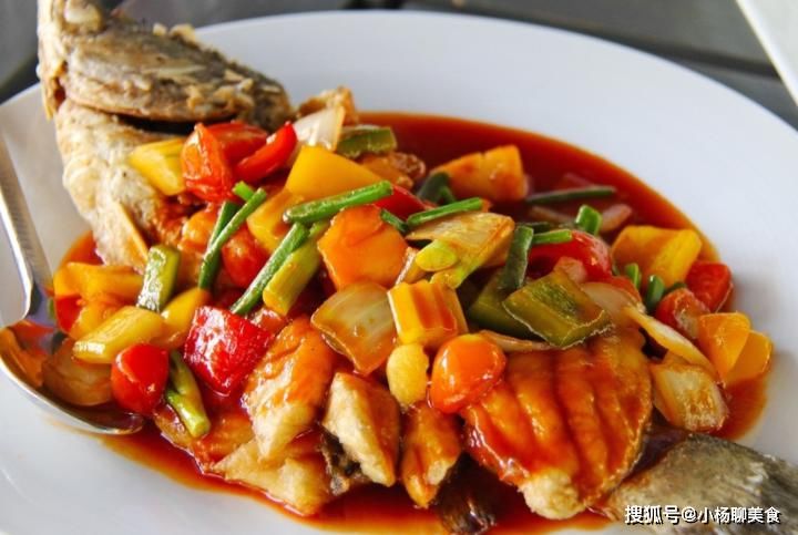 小丁|教你自己在家做正宗糖醋鱼，外焦里嫩，又酸又甜，孩子特喜欢吃