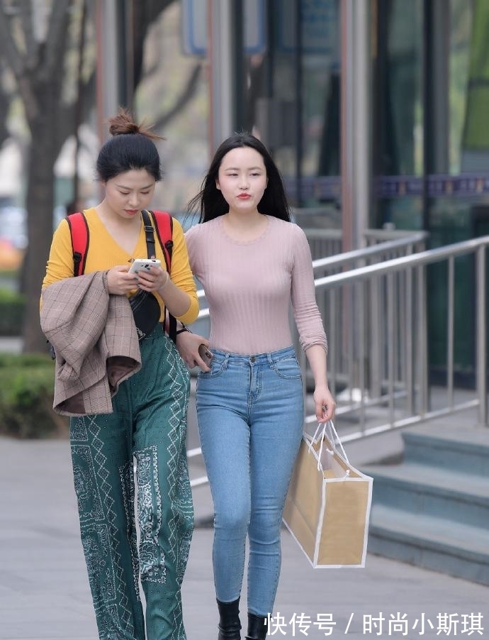 牛仔裤|选择简约修身的牛仔裤穿搭,你会遇见更美的自己