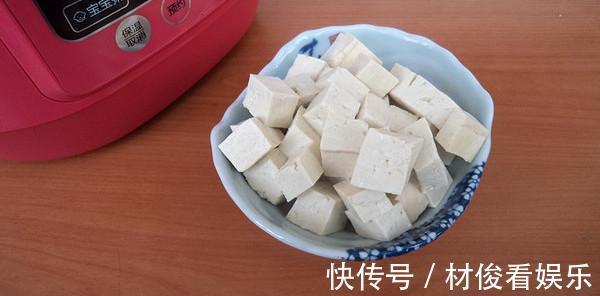 豆腐和“它”搭配，不放调料也很鲜，提高免疫力，冬季要经常吃！