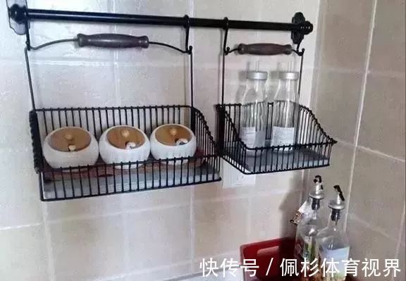 家人|老婆不顾家人的反对，卫生间就砌半堵墙，完工后全家都夸她聪明