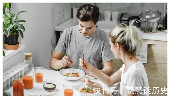 鸡蛋灌饼|最长肉的主食，第一种堪比“喝油”，减肥的人，忍住就是赢！