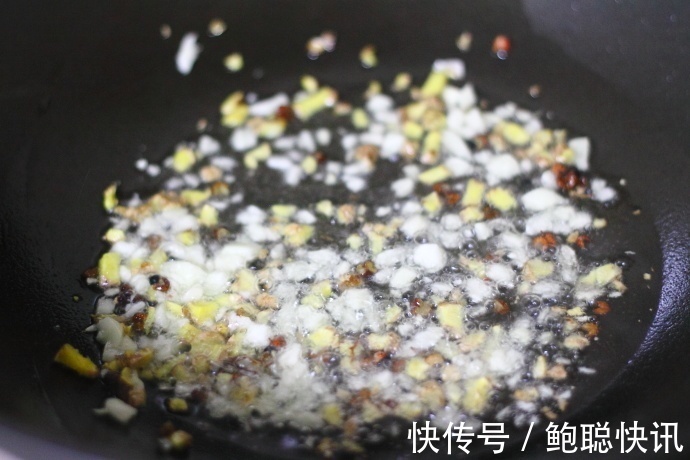 肉末橄榄四季豆，孩子去外面吃饭，每次必点的一道下饭菜