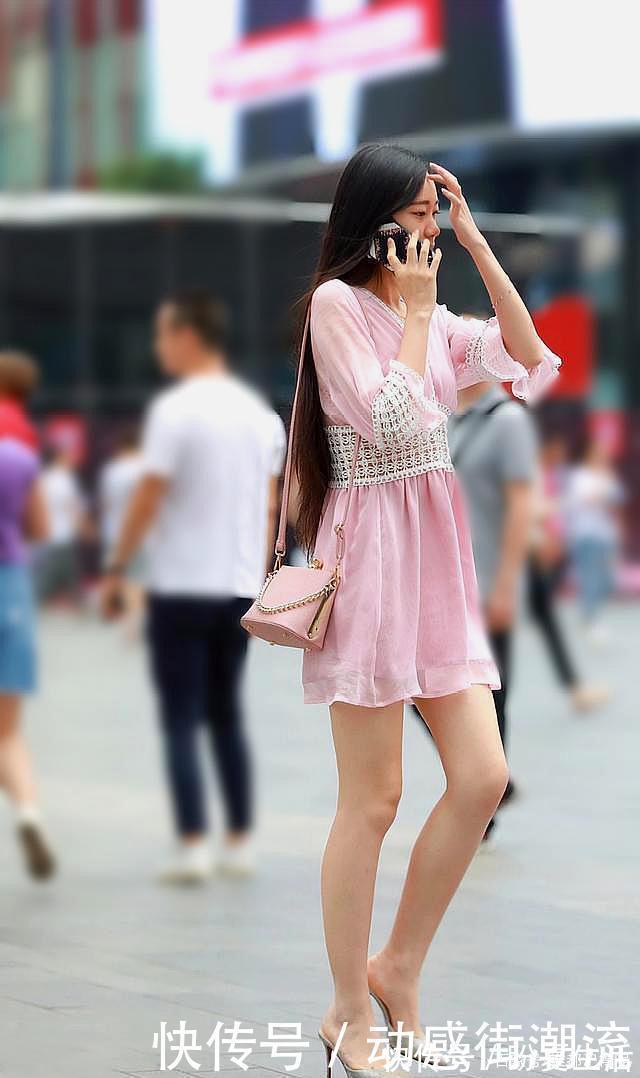 优雅 粉色连衣裙搭配银色高跟鞋，优雅妩媚显腿长，尽显少女魅力！
