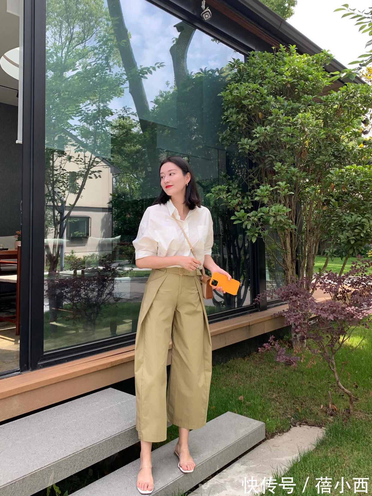 衬衫|衬衫穿出“推销员”形象?只要掌握这4个穿搭要素,高级又时髦