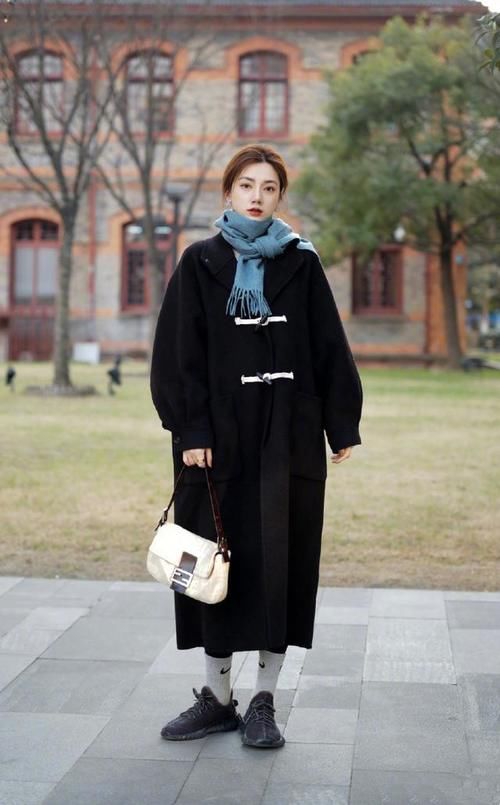 小个子穿大衣“显矮”？下面这几种穿法显高又洋气，一学就会