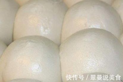 蒸馒头不要再用酵母了,用它发酵,蒸出来的馒头又白又香还筋道