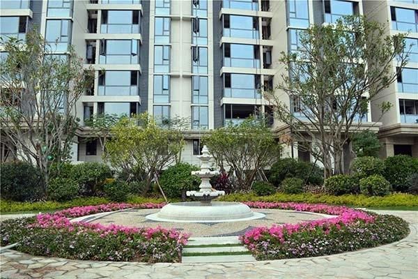 年轻人|老一辈人说，两梯四户中间户凸出来不好恐怕年轻人买房都不会考虑这问题