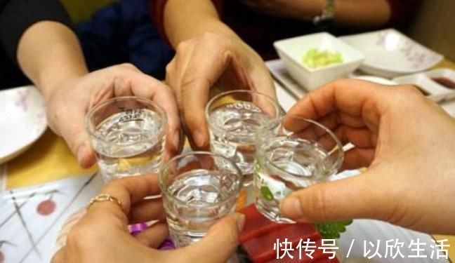 营养品|30岁男子尿酸超800,一种水喝的太多了,别以为是营养品