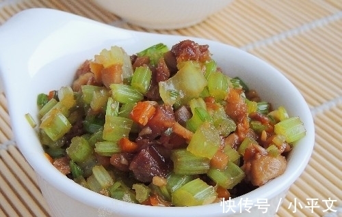 勺子|用勺子吃才过瘾的菜，三种食材，简单易做，鲜香味美，一盘不够吃